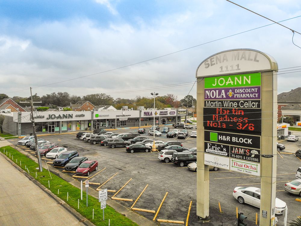 ±10,025 SF Endcap Suite in Sena Mall Shopping Center: 1111 Veterans Memorial Blvd, Metairie, LA 70005